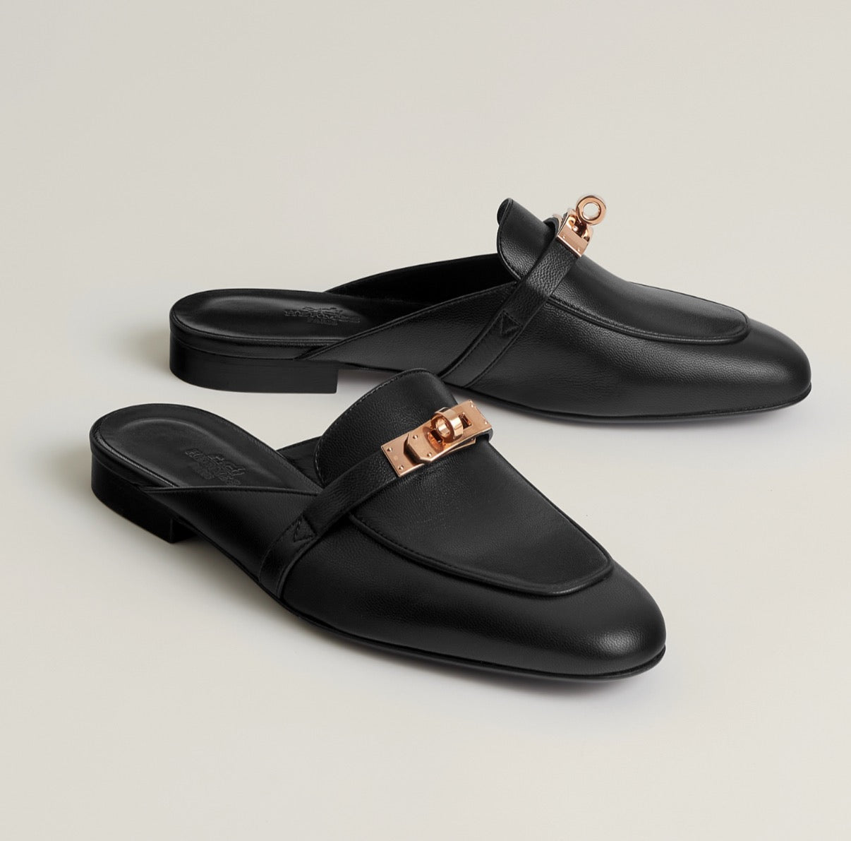 Hermes Women’s OZ Mules Rose Gold – Black