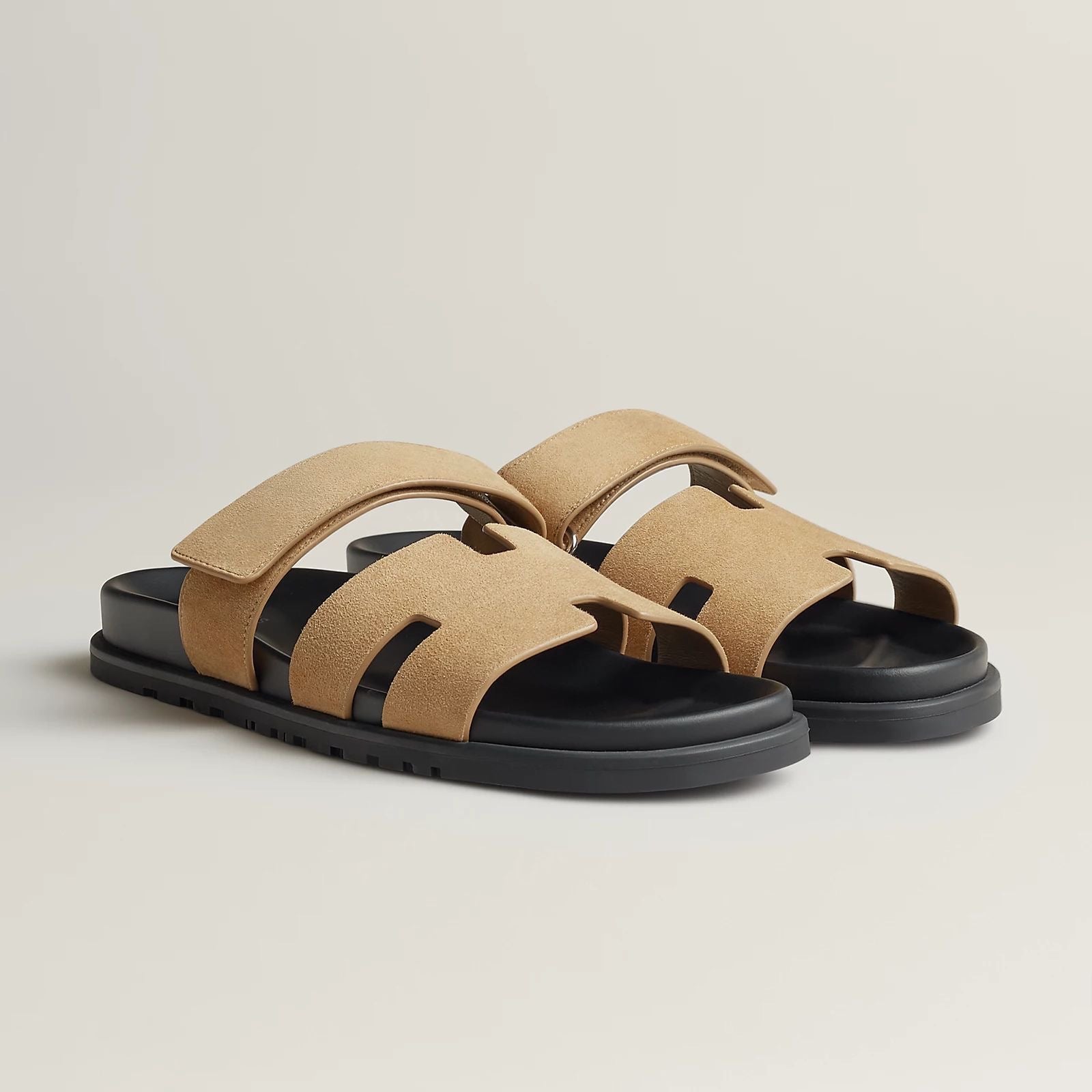 Hermes Men’s Chypre Sandals – Beige