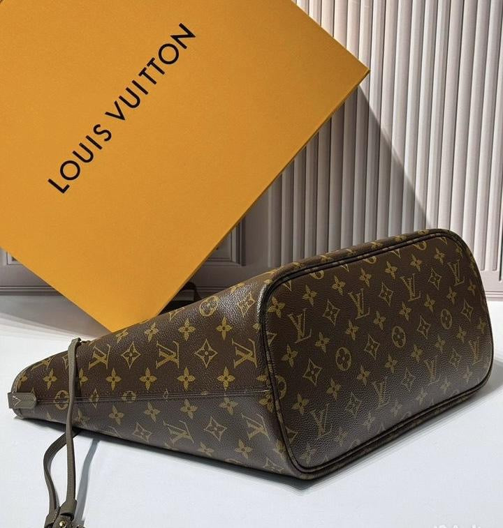 Louis Vuitton Women’s Neverfull Inside Out MM – Green